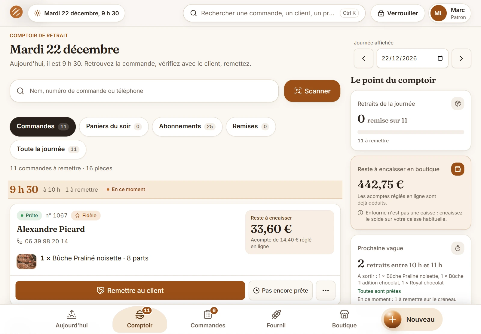 Comptoir de retrait : la commande n° 1067 d'Alexandre Picard, prête, avec 33,60 € à encaisser, l'acompte de 14,40 € déjà réglé, et le bouton Remettre au client