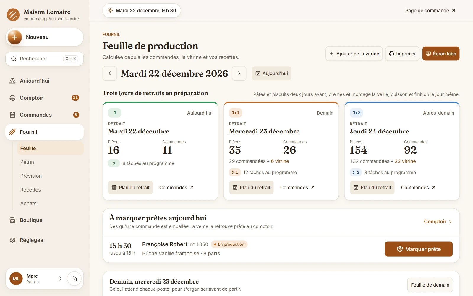 Feuille de production : les pièces et les commandes des trois prochains jours de retrait, et la commande du jour à marquer prête